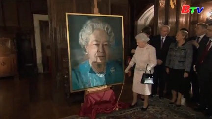 Nữ hoàng Elizabeth giới thiệu bức chân dung mới